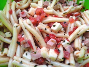 Salade de pâtes à l’ italienne. 
<p>Une salade de pâtes rapide, bien garnie, aux jolies couleurs, et délicieuse.</p>
