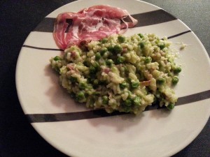 Risotto à la pancetta et aux petits pois. 
<p>Après la pizza et les pâtes, le risotto est l’autre plat emblématique de l’Italie.</p>
