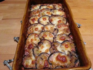 Gratin d’aubergines, bœuf et mozzarella. 
<p>Agréablement parfumé au basilic, ce délicieux gratin d’aubergines au bœuf et à la mozzarella est beaucoup moins gras qu’une moussaka traditionnelle.</p>
