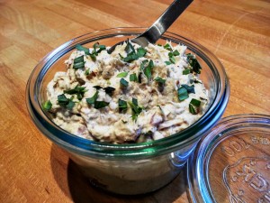 Rillettes de maquereaux au curry. 
<p>Légèrement parfumées au curry et fondantes à souhait, ces rillettes de maquereaux sont excellentes pour un “apéro bord de mer” simple à réaliser.</p>
