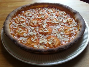 Tarte aux abricots. 
<p>Une délicieuse tarte estivale, où les amandes marient délicatement leurs saveurs à celle des abricots…</p>
