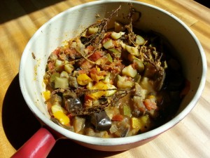 Ratatouille provençale. 
<p>Une “recette-soleil” qui se prépare facilement avec des légumes longuement mijotés et se déguste chaude ou froide.</p>

