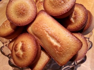 Financiers aux amandes. 
<p>A la fois fondants et très moelleux, les financiers sont très appréciés au goûter.</p>
