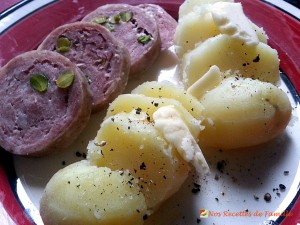 Saucisson à cuire pistaché et pommes vapeur. 
<p>Le saucisson à cuire pistaché s’accompagne très bien des légumes d’hiver.</p>
