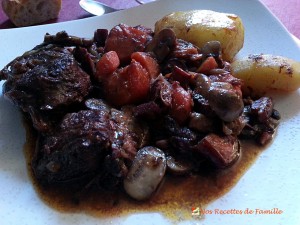 Boeuf bourguignon. 
<p>Dans la famille des plats mijotés, le bœuf bourguignon est une vraie recette de la tradition française.</p>
