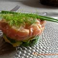 Tartare de saumon frais sur son lit d'avocat