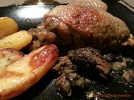 Poularde au vin jaune et aux morilles. 
<p>Le vin jaune, à la base de ce plat, lui donne une saveur unique, subtile et délicate.</p>
