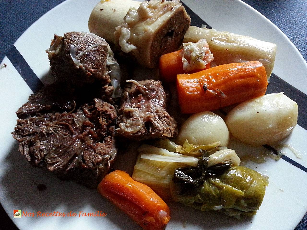 Pot-au-feu traditionnel - Le pot-au-feu, un plat unique, convivial et emblématique de l’hiver.