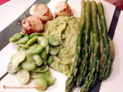 Coquilles Saint-Jacques sur crème de petits pois, fèves et asperges. 
<p>Ces coquilles Saint-Jacques en version printanière seront les dernières de la saison.</p>
