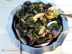 Palourdes au vin blanc et à l'ail - Les palourdes sont des coquillages très recherchés des gourmets et des pêcheurs à pied…