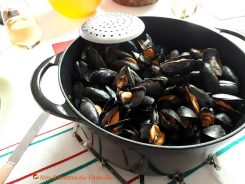 Moules marinières - Les moules marinières vous régaleront par leur fraîcheur, leur simplicité et leur délicatesse.