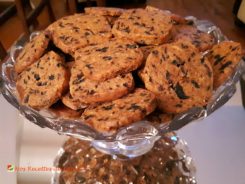 Sablés apéritifs au parmesan, thym et olives noires