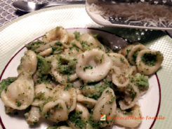 Orecchiette au brocoli et anchois. 
<p>Les orecchiette au brocoli sont un plat typique de la région des Pouilles.</p>
