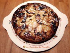 Gâteau moelleux aux pommes et aux poires. 
<p>“Je serais bonne poire, c’est pour ma pomme !” dit le gâteau.</p>
